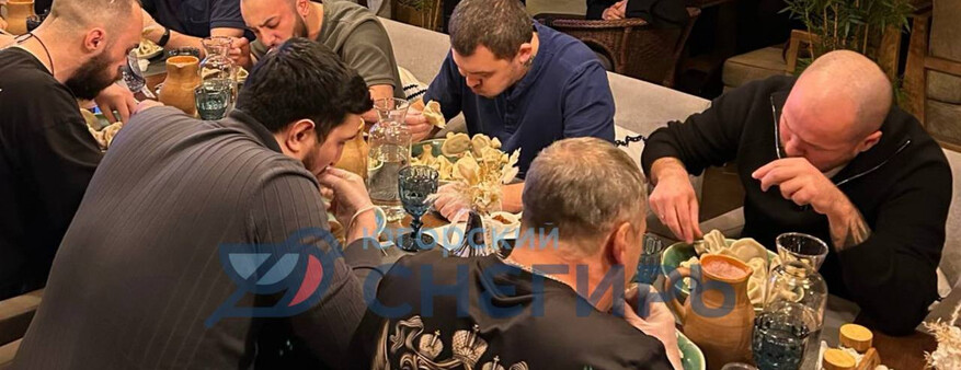 Народ требует зрелищ: ресторатор из Сургута объяснил, зачем устроил турнир по поеданию хинкали