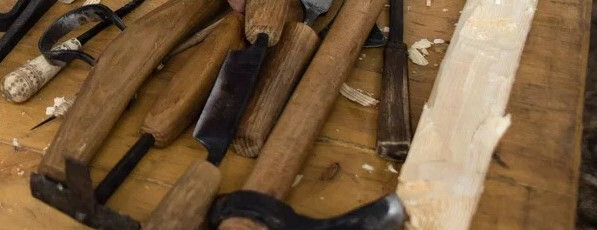 Тренд, который шокирует: подростки калечат себя молотками ради острых скул