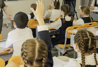 Ученые предупредили: ИИ вредит школьникам