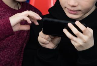 Общение важнее игр: в каких приложениях дети Югры проводят больше времени