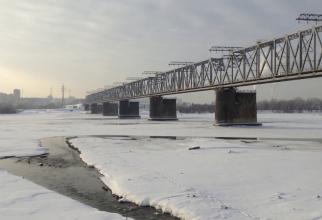 В Югре дно реки Обь на месте аварии на трубопроводе обследуют водолазы