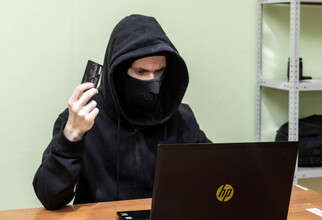 Мошенники выманивают у чиновников деньги фейковым письмом заместителя губернатора ХМАО