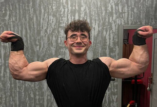 Сорвал спину: врачи запретили тренировки армрестлеру из Сургутского района Акимбо