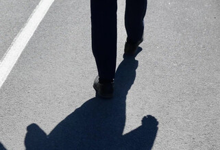 «Лучше бы меня не было»: как распознать суицидальные мысли ребенка и помочь ему с ними справиться 