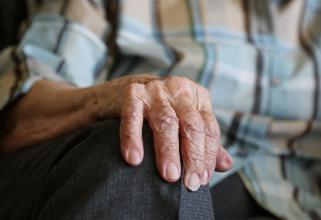 Югорская пенсионерка осталась без денег после неудачной инвестиции