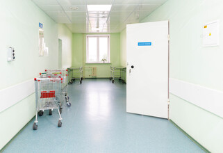 Пострадавших из-за схода снега в Лянторе детей выписали из больницы