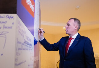 Губернатор ХМАО лично поздравил с Днем знаний учеников новой школы в Белом Яре