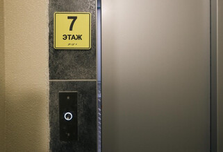 Лифт с пассажиром рухнул в крупном городе ХМАО