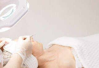 «Выгляжу как алкаш»: «сперма лосося» испортила лицо косметологу 